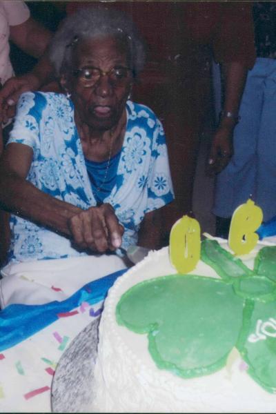 Tia Dina 90 Anos 10